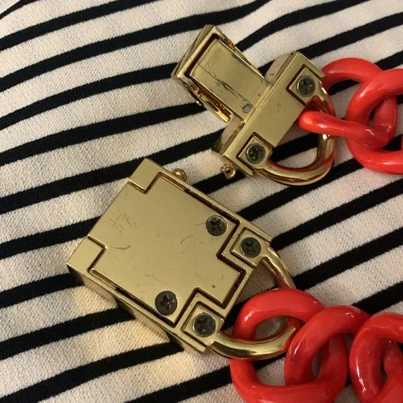 TORY BURCH GRADUATED RESIN NECKLACE WITH MONOGRAM CLASP - Picture 4 of 10